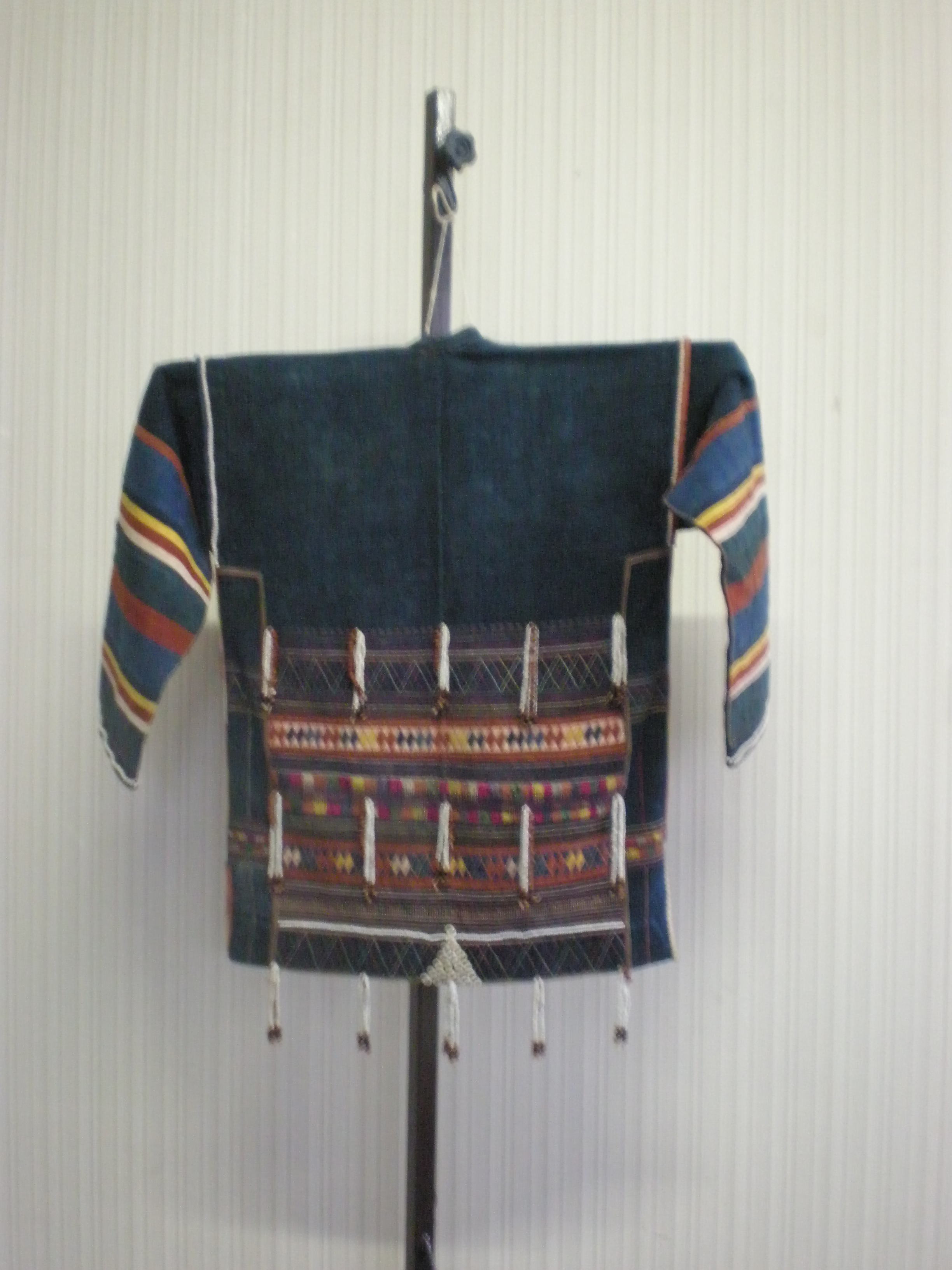 アカ族の女性衣装